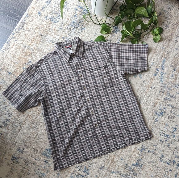 THE NORTH FACE - Short Sleeve Button-Down - Picture 6 of 8